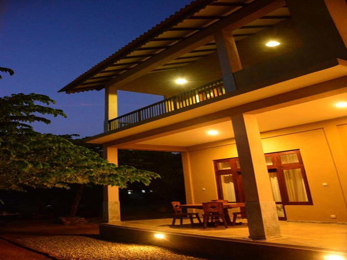 Hotel Castle Rock Sigiriya à Kibissa Extérieur photo
