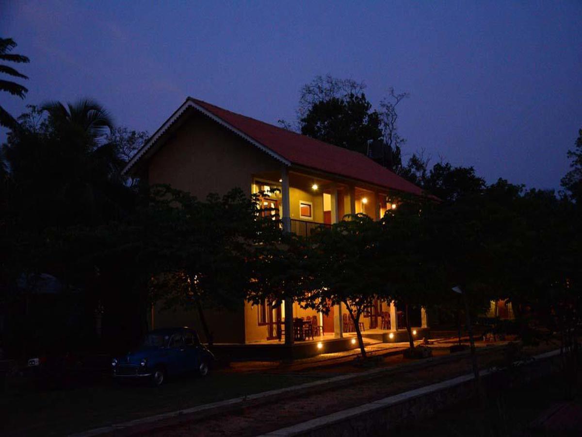 Hotel Castle Rock Sigiriya à Kibissa Extérieur photo